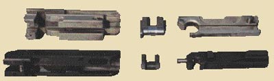 Затвор, рычаг замедления и стебель затвора французской 5,56-мм автоматической винтовки FAMAS (сверху) и 7,62-мм автомата Коробова ТКБ-517 (снизу)