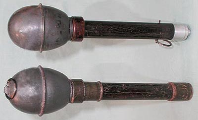 Wurfkorper 361 Leuchtpistole ранний (сверху) и модернизированный
(снизу) варианты